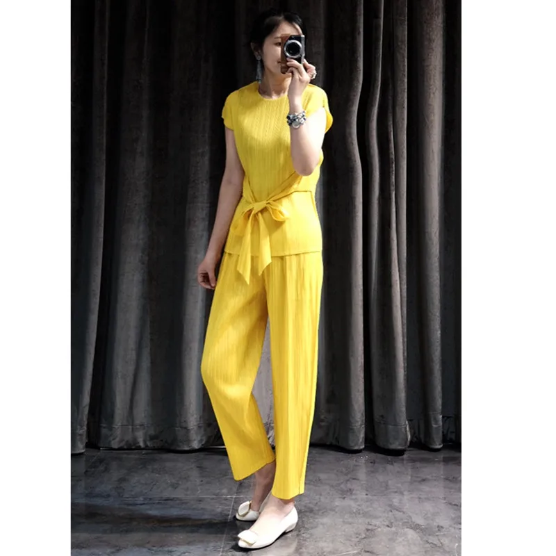 Changpleat الصيف 2019 جديد المرأة اثنين من قطعة مجموعات Miyak مطوي الأزياء تصميم تي شيرت و السراويل الصلبة كبيرة الحجم الإناث الدعاوى