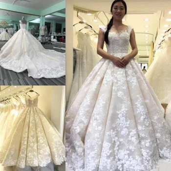 

Custom Made Ball Gown Wedding Dresses Sleeveless Lace Up Back Vintage Lace Appliques Charming Bridal Gowns robe de mariee