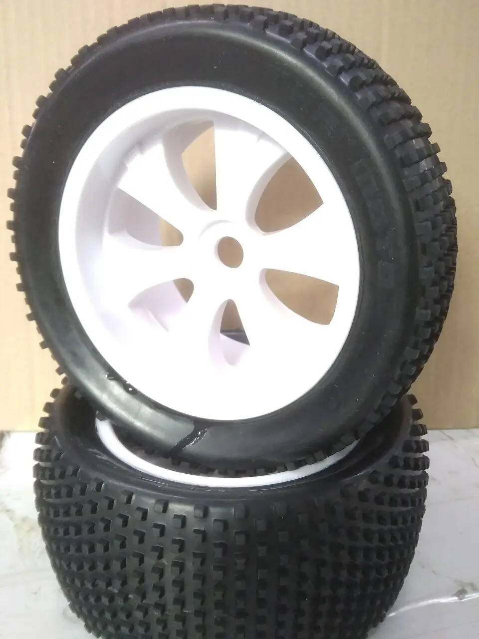 

1/8 Truggy Tyre Set LPR 3.7" Rim, Fits To LRP Tyre 17mm hex 4pcs