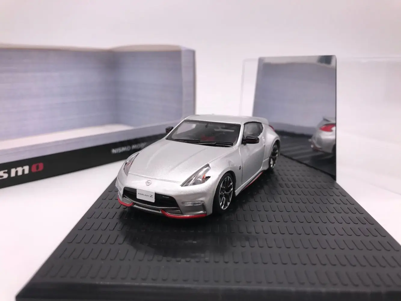 NIS MO 1:43 NISSAN FAIRLADY Z сплав игрушечный автомобиль игрушки для детей литая модель автомобиля подарок на день рождения