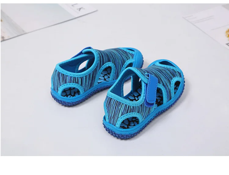 Sapatos de Bebê Sapatos de Praia Novas Crianças Camuflagem Sandálias Macias Verão Meninas Toe Proteger Meninos Fundo Macio Antiderrapante Moda Esportes 18 High Quality Mamãe e Bebê