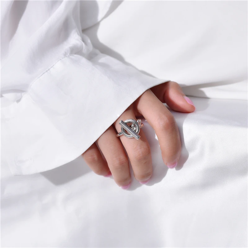 Европейский и американский миноритарный дизайн, латунное кольцо с пряжкой, женское модное крутое кольцо с темпераментом во французском стиле