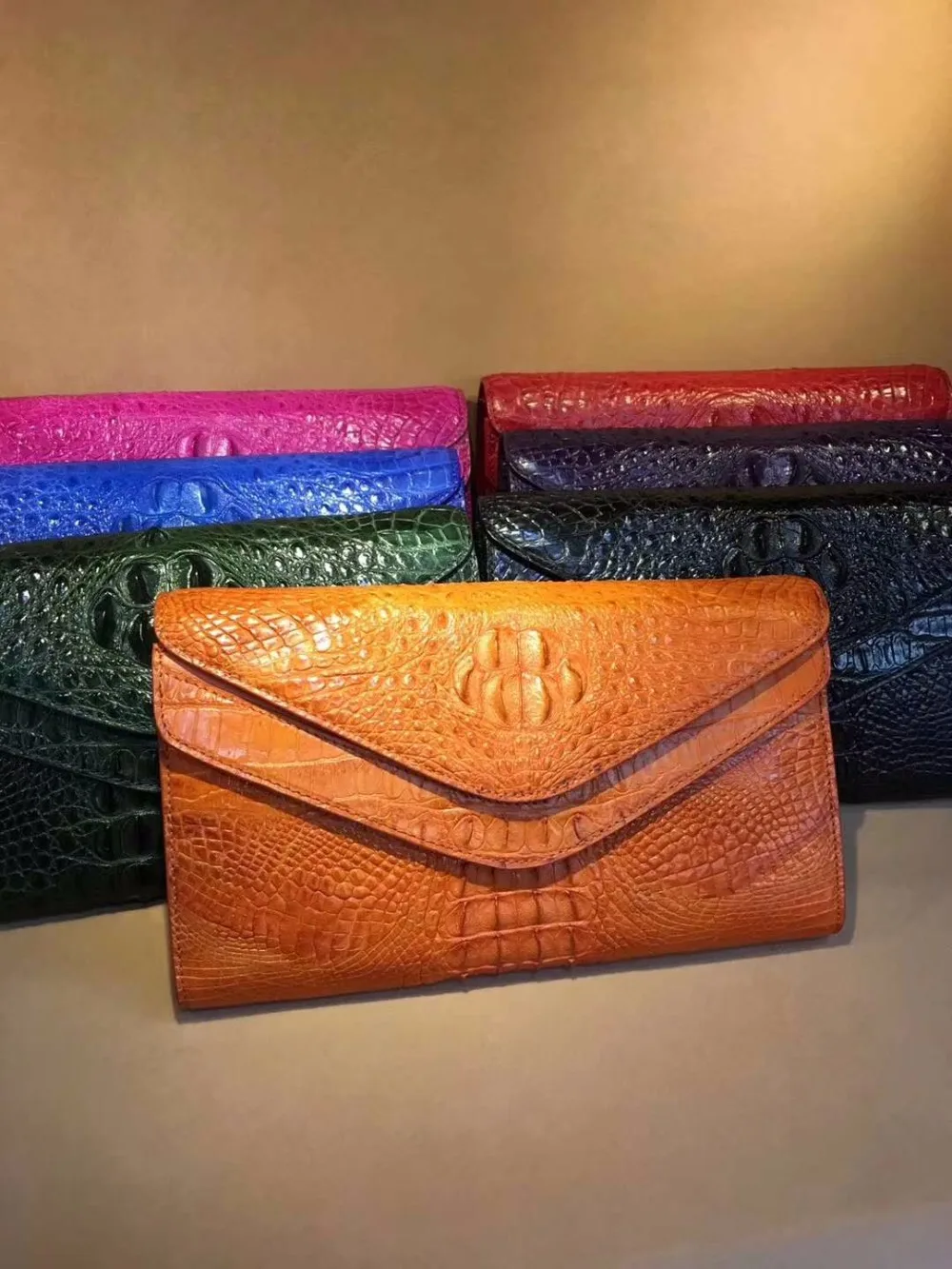 Рисунок 2 - Кошельки и кошелек из крокодиловой кожи