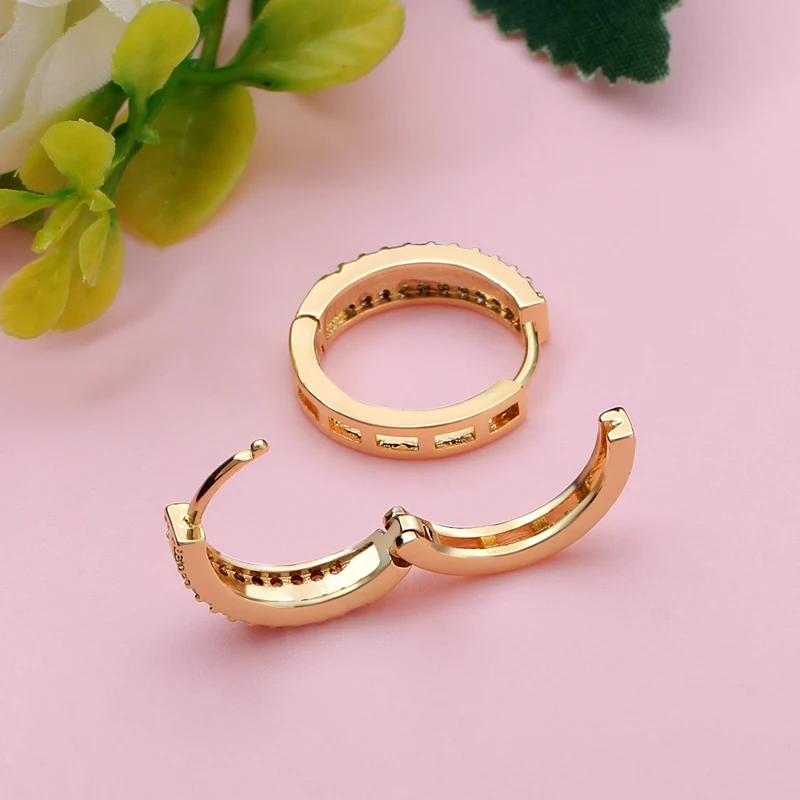 Модная маленькая серьга-кольцо для женщин золото серебро принцесса кристалл кубический цирконий Свадебные Huggie ювелирные изделия цена
