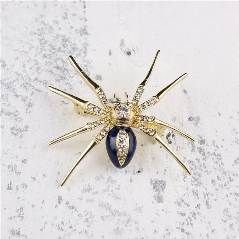 

Skyrim Fashion Gold Crystal Spider Brooches Pins for Man Women Insect Brooch Pin Exquisite Jewelry Valentine's Day Gift