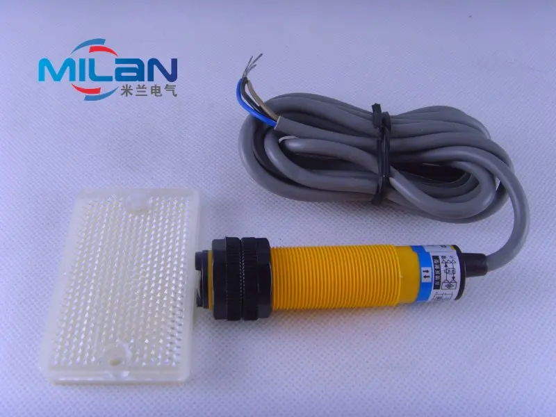 

1PCS Feedback reflex photoelectric switch sensor E3F-R2NK DC NPN NO diameter 18mm distance 2m Transducer