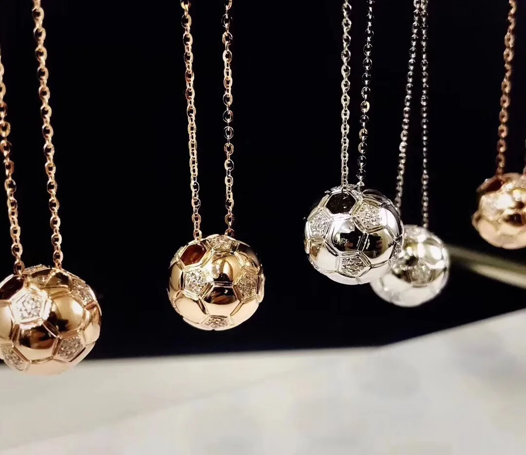 

2019 Russia World Cup Soccer Pendant Necklace Hollow Out Round Shape Ball Pendant Fashion Simple Fan Fashion Jewelry
