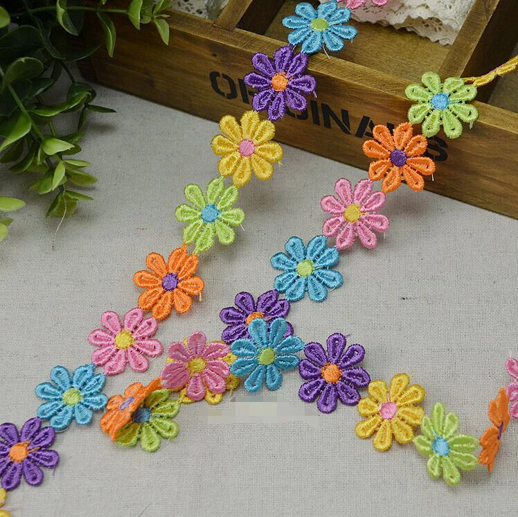 

High Quality 2.5CMX10YD Embroidery Water Soluble Applique Small Flowers Lace Ribbon Water Soluble Curtain Lace Color Flower Stri