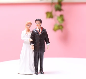 

Bride and Groom Toppers Couple Figurine Wedding Funny Resin Cake Topper for Wedding Cake Decoration Party Supplies