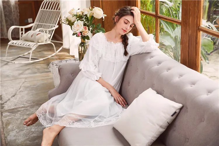 5699873956_182664744