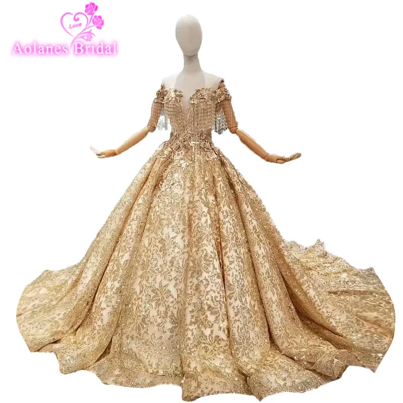 

2018 New Gold Lace Tassel Sleeveless Sweetheart Chapel Train Bridal Gowns Lace Up Ball Gown Pregnant Vintage Wedding Dresses