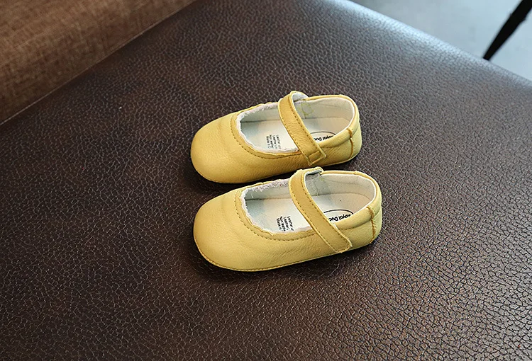 Впервые Уокер детская обувь для девочек новорожденных детей Мэри Джейн Туфли без каблуков младенческой Дети из натуральной кожи желтый красный черный, белый цвет Туфли под платье