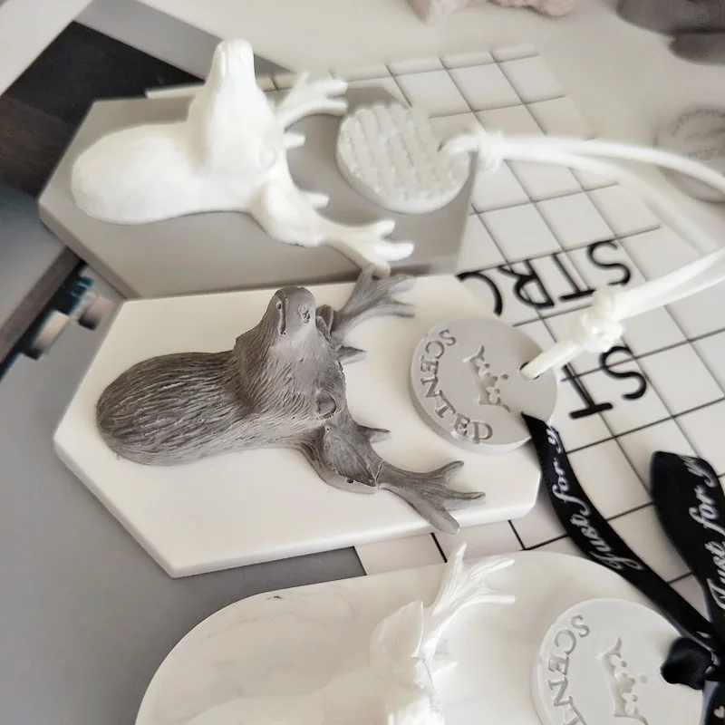 

1 pac Stereoscopic Elk Vehicular Aromatherapy Diffused Stone Pendant Gypsum Car Scented Ornaments Interior Auto Decoration