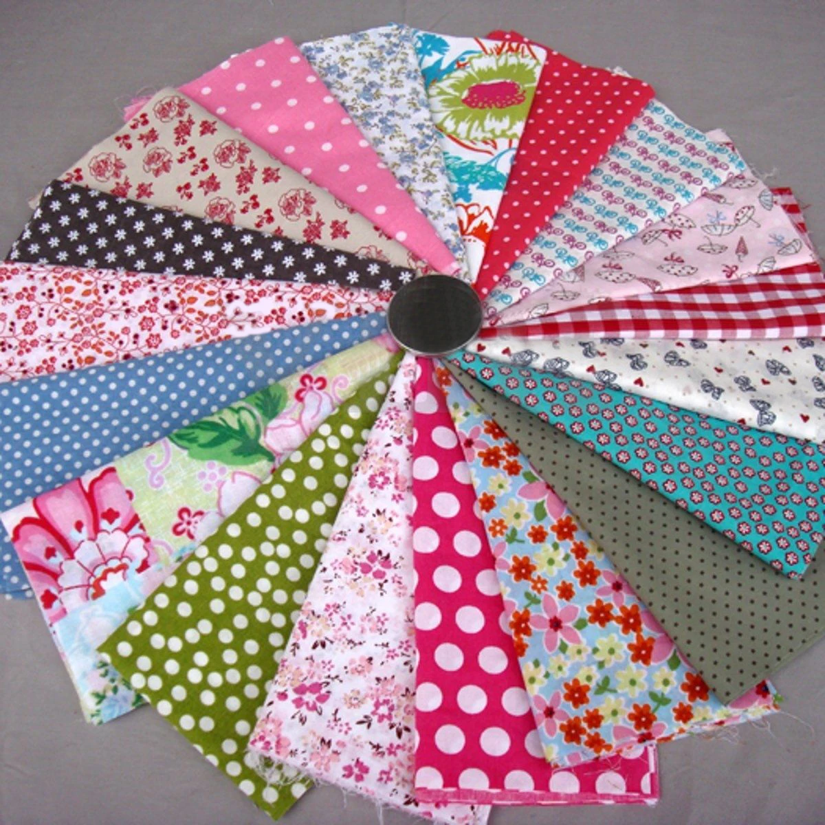 100pcs New 12cm*10cm Floral Cotton Fabric Bundle Patchwork Scraps Quilting Sewing