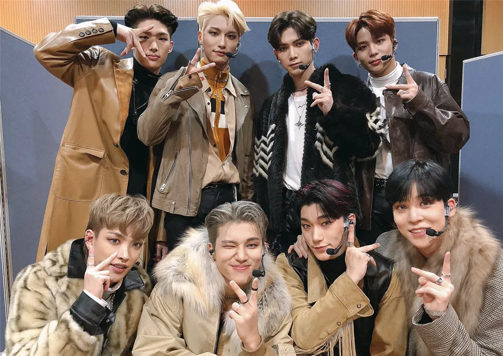 Ateez музыкальная группа плакаты настенные принты глянцевая бумага хорошее качество украшения спальни - Цвет: Светло-серый