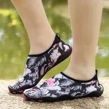 Летняя женская обувь для дайвинга с цветочным принтом; Спортивная Повседневная пляжная обувь на плоской подошве; Лидер продаж года; плавательная обувь для женщин; модная женская обувь