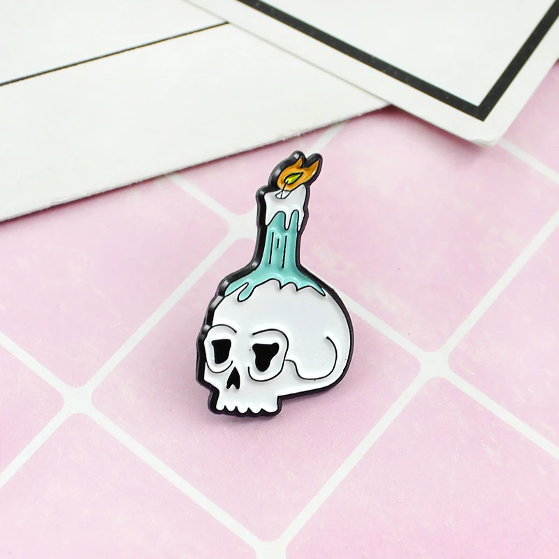 

Skeleton Candle Brooch Skeleton Hellfire Burning Candle Flame Enamel Pin Halloween Emblem Friends Personal Jewelry 2019 New