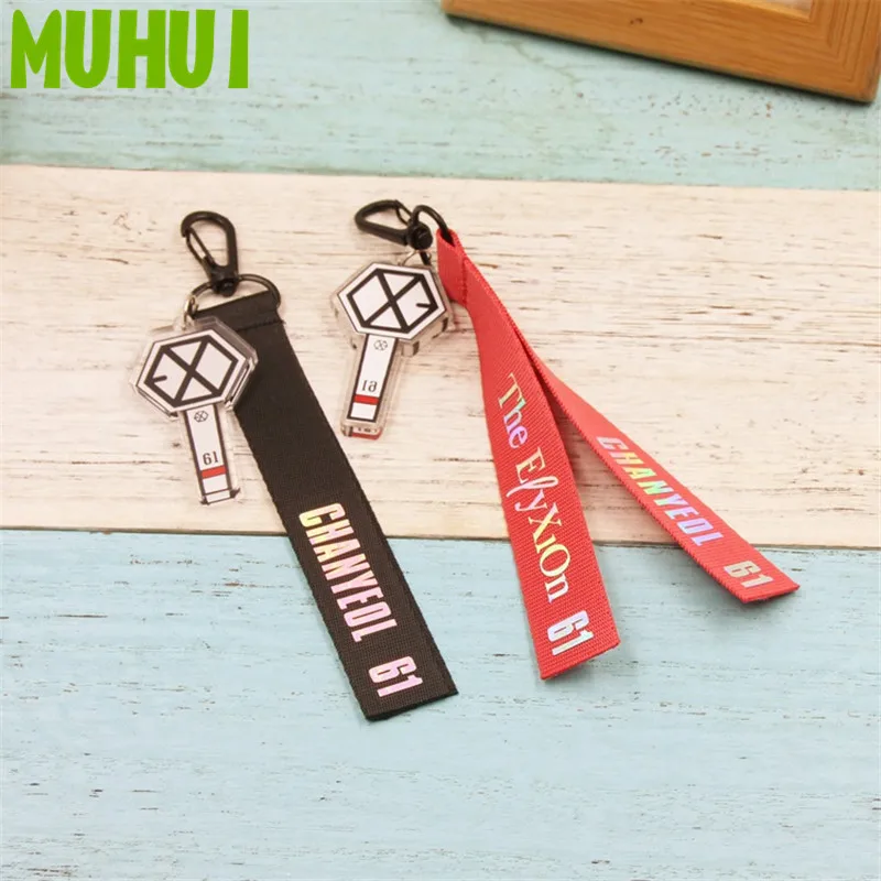 

1 PCS 2018 New EXO Concert SEHUN BAEK HYUN KAI Name Backpack Streamer Keychain Pendants Keyring 18164
