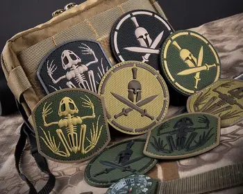 

8pcs PVC Skeleton Frog Badge 3D Hook And Loop Skull Bone Badge Military Morale Sparta Armband Army Combat Badge Wholesale