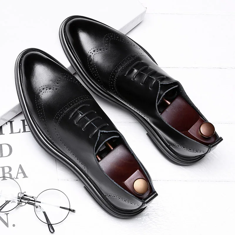 Ручной работы Для мужчин туфли в деловом стиле Свадебная кожаная обувь с перфорацией типа «броги» в стиле ретро; Бизнес офисные Мужская обувь на плоской подошве туфли-оксфорды M656