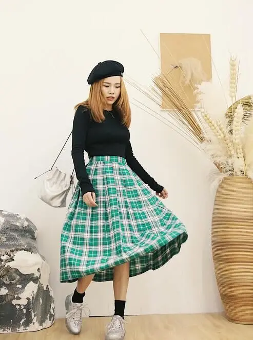 

New Spring Gothic Medium and long style with elegant green checks Half-length Skirt Great Pleats A High-waist Umbrella Skirt