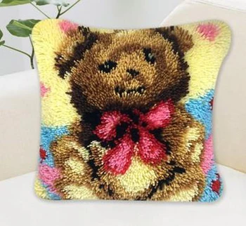 

Pillow "do it yourself" method of needlework kit latch hook rug kit Unfinshed / embroidered carpet cartoon Animal Bear pattern