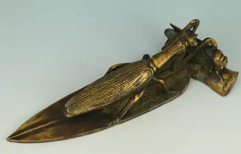 

Archaize Asian Chinese Old Bronze Hand Carved Praying Mantis Eat Cicadas Statue