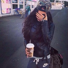 Женская куртка, пальто, акция, молнии, полная однотонная, v-образный вырез, молния, тонкая, нет, уличная,, горячая кожа, мотоциклетные модели, искусственная кожа