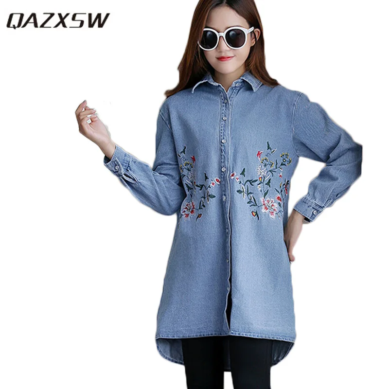 Женская джинсовая куртка QAZXSW новая модель 2018 года весенняя с цветочной вышивкой
