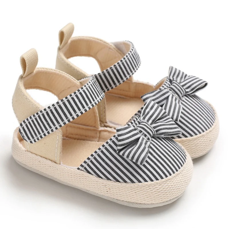 Летняя хлопковая парусиновая обувь в полоску для маленьких девочек; нескользящая обувь с бантом; повседневная обувь для новорожденных девочек; пляжная обувь