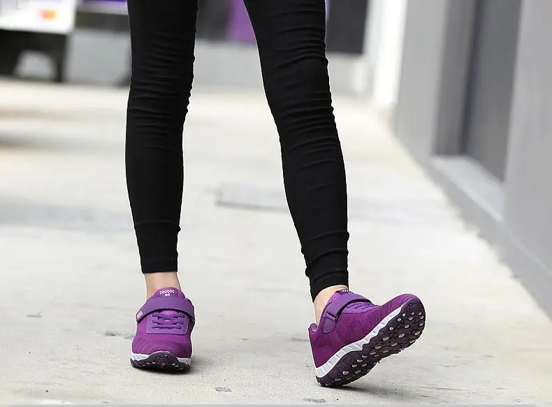 Женские кроссовки для бега; Новинка года; женские кроссовки с дышащей сеткой; однотонные женские мокасины на шнуровке; zapatillas mujer