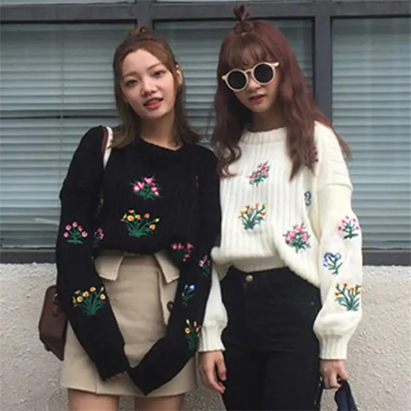 

Autumn and winter women 's new small fresh flowers embroidery short loose long - sleeved sweater sets of sweaters