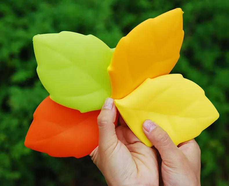 

1PC New Travel Accessories Portable Folding Collapsible Leaf Shape Silicone Water Bottle Random Color LB 272