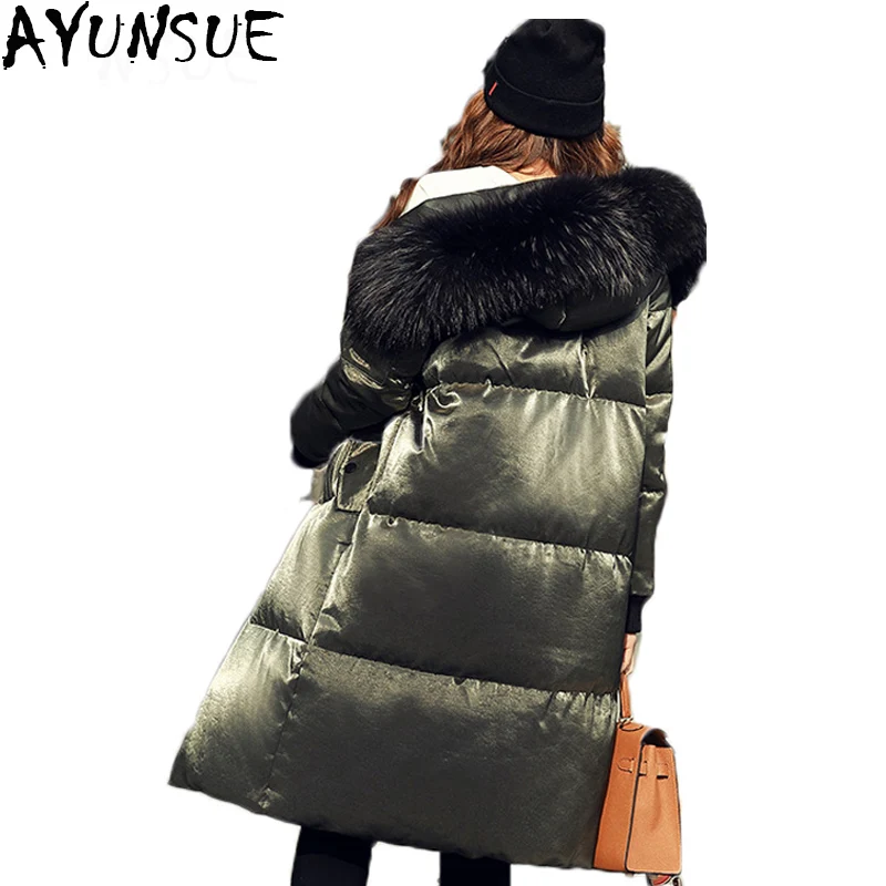 AYUNSUE Новая мода европейские зимние женские ватные куртки с натуральным мехом енота длинное толстое пальто с капюшоном Лидер продаж LX825
