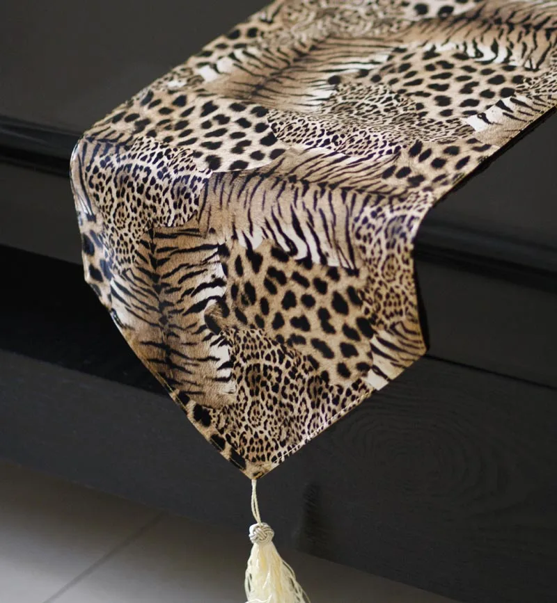 

Brown melopsittacus leopard decorative pattern PU table runner soft faux leather dining table runner wholesale