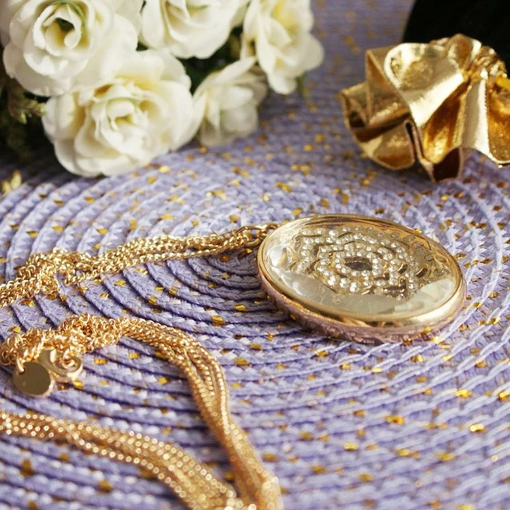 дорогие украшения. золото и цветы.