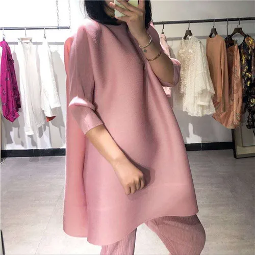 

the new MIYAKE folding large code big thin fold seven points sleeve + eight points small pants pleats suits free shipping