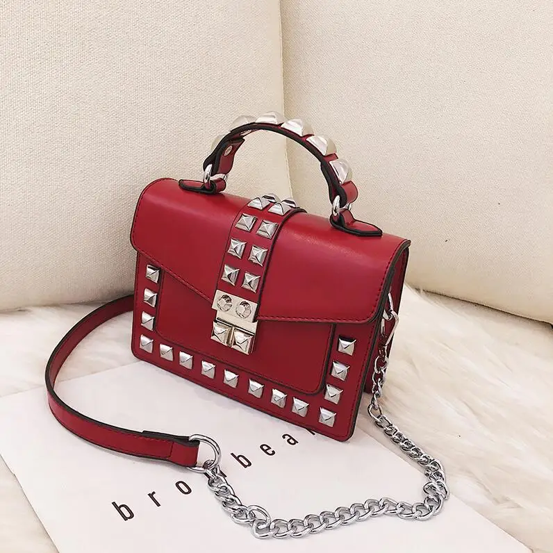 DAUNAVIA сумка на плечо, женская модная сумка с заклепками, женская сумочка из искусственной кожи Женская сумочка с клапаном, сумочка с красной цепочкой, сумки через плечо - Цвет: red