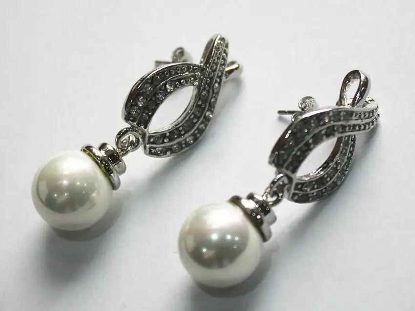 

latest fashion lady's beautiful silver plated leave shape +12mm white shell pearl bread earring
