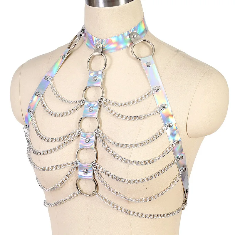 группа серебро в машине. золотая цепочка шнурок. подруги жгут. бюстгальтер с ремешками. пьяные женщины из социальных сетей.