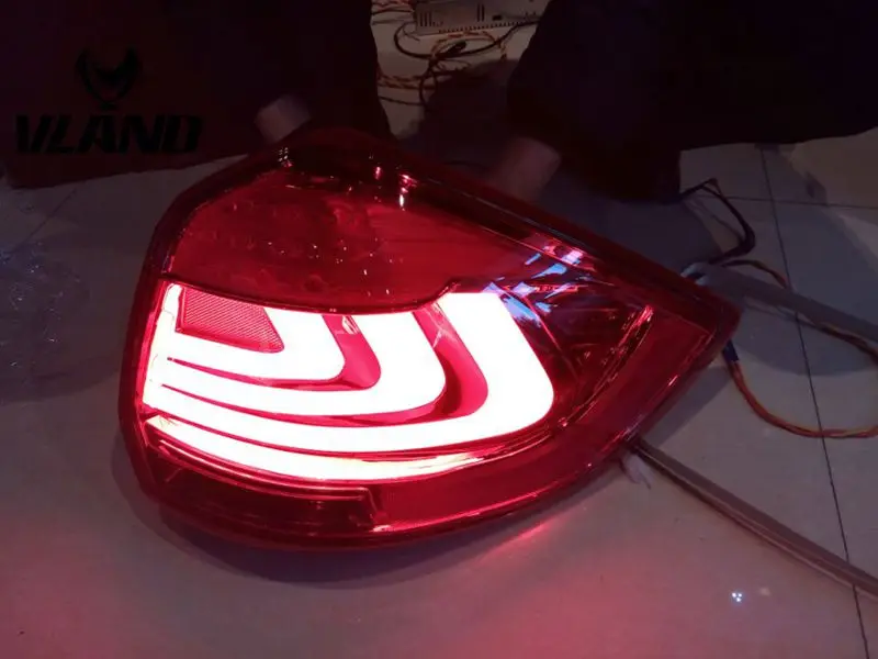 Автомобильный задний фонарь от производителя VLAND для Ertiga светодиодный 2012 up