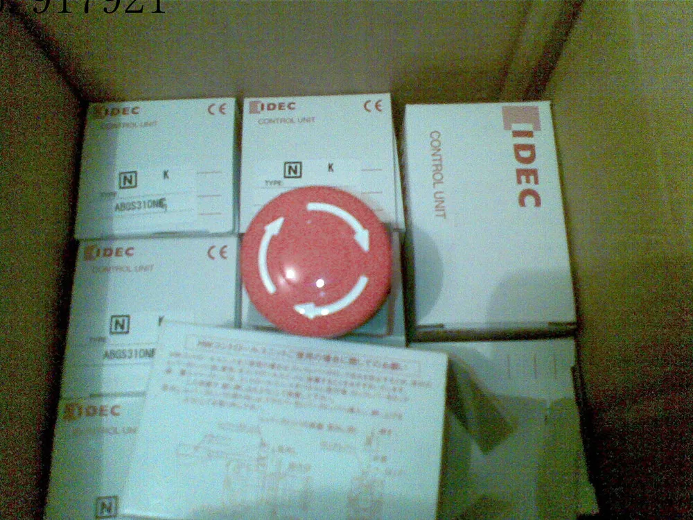 

[ZOB] Izumi switch 25mm series rotary press lock reset type AVS3310N *  --3pcs/lot