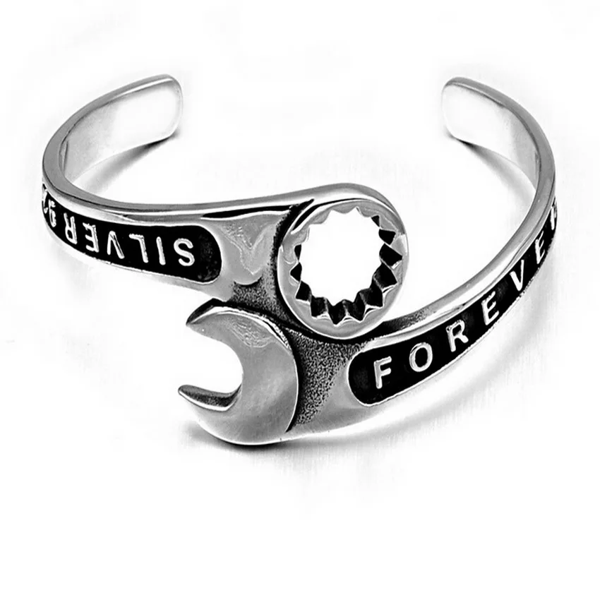 

Travel sets outdoor camping products, stainless steel, titanium steel bracelet Europe bracelet wrench, convenient tool