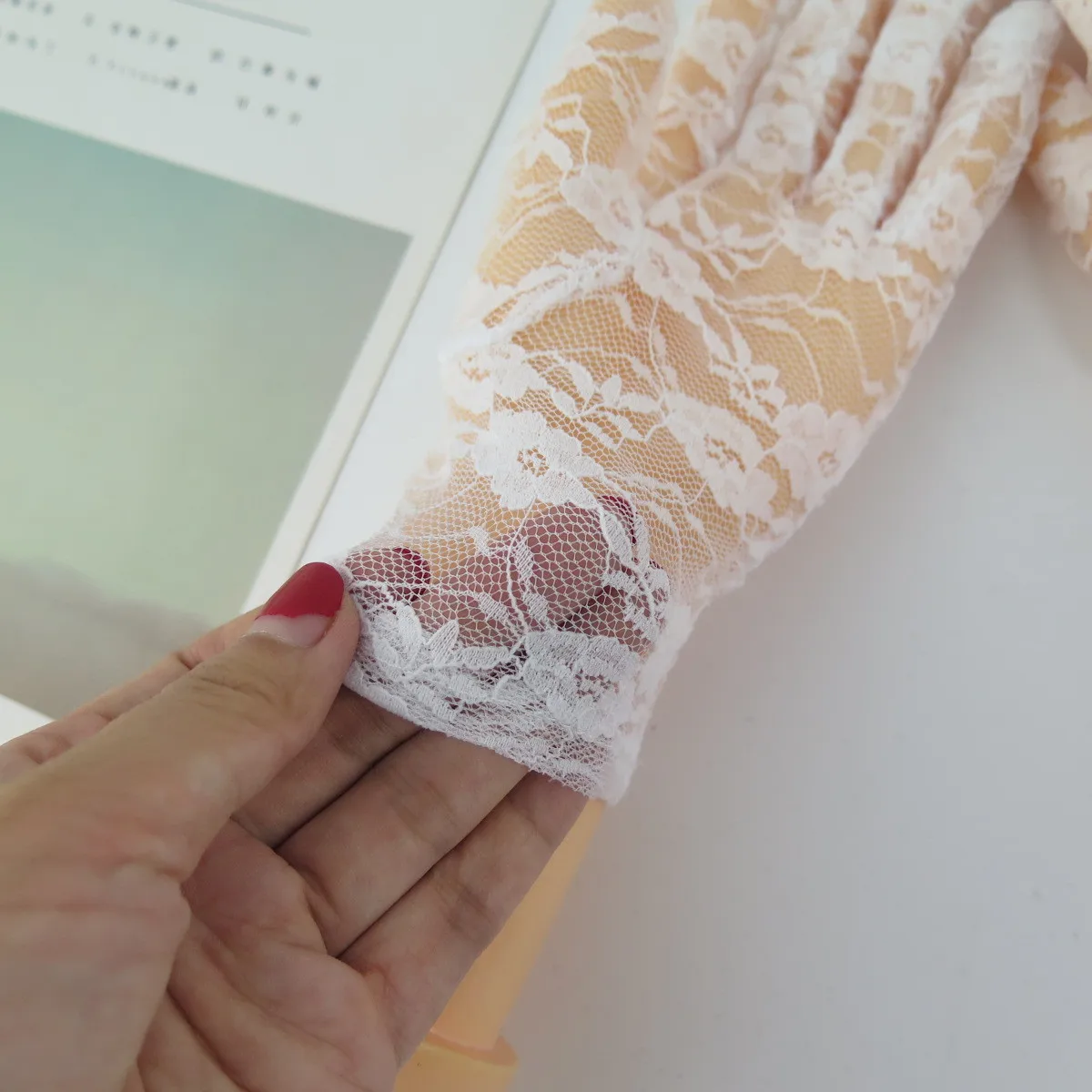 Spring And Summer Thin Lace Gloves Women Short Sunscreen Black White Wedding Etiquette Bride Finger Short Gloves  For Wedding