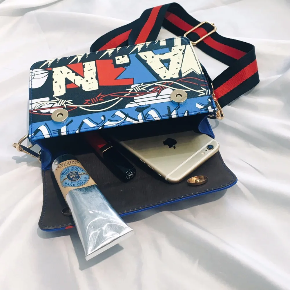 4388187965_1924897600