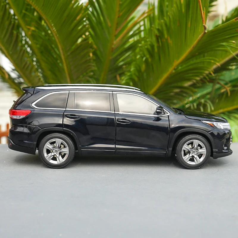 1/18 все новые TOYOTA Highlander литая модель автомобиля SUV игрушки для детей рождественские подарки коллекция с новой коробкой