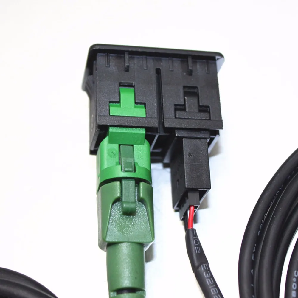 VW-RCD510-RNS310-OEM-USB-AUX-Switch-Socket-For-VW-Tiguan-Passat-B6-B7-CC-3CD