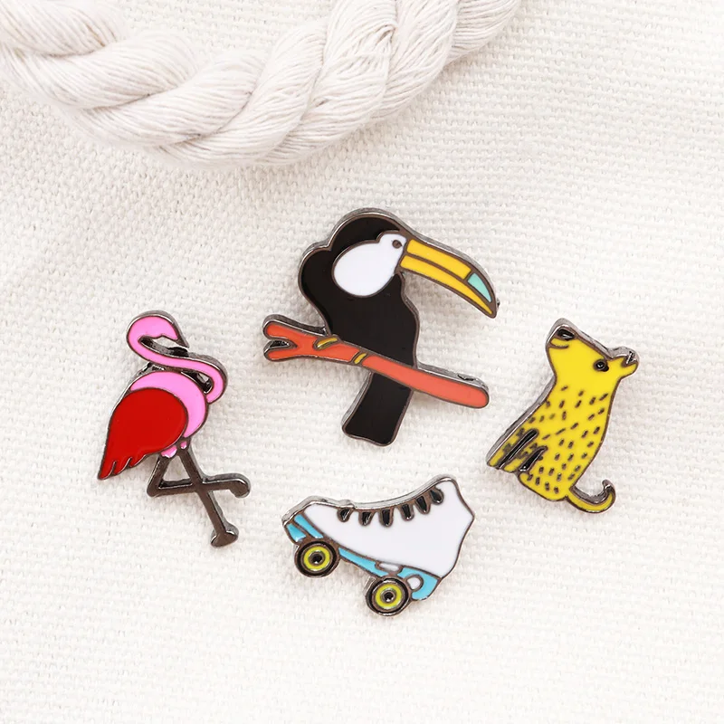 

4pcs/set Leopard Flamingo Crow Roller Skates Pins Enamel Metal Pins Up Animal Jewelry Flamingo Jewelry Fashion Accessorie Gift