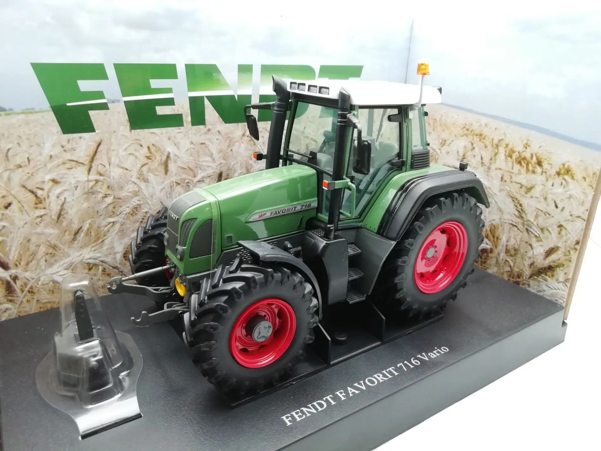 UH 4890 1:32 FENDT FAVORIT 716 Vario сельскохозяйственные тракторы литая модель автомобиля игрушки для детей Детские игрушки