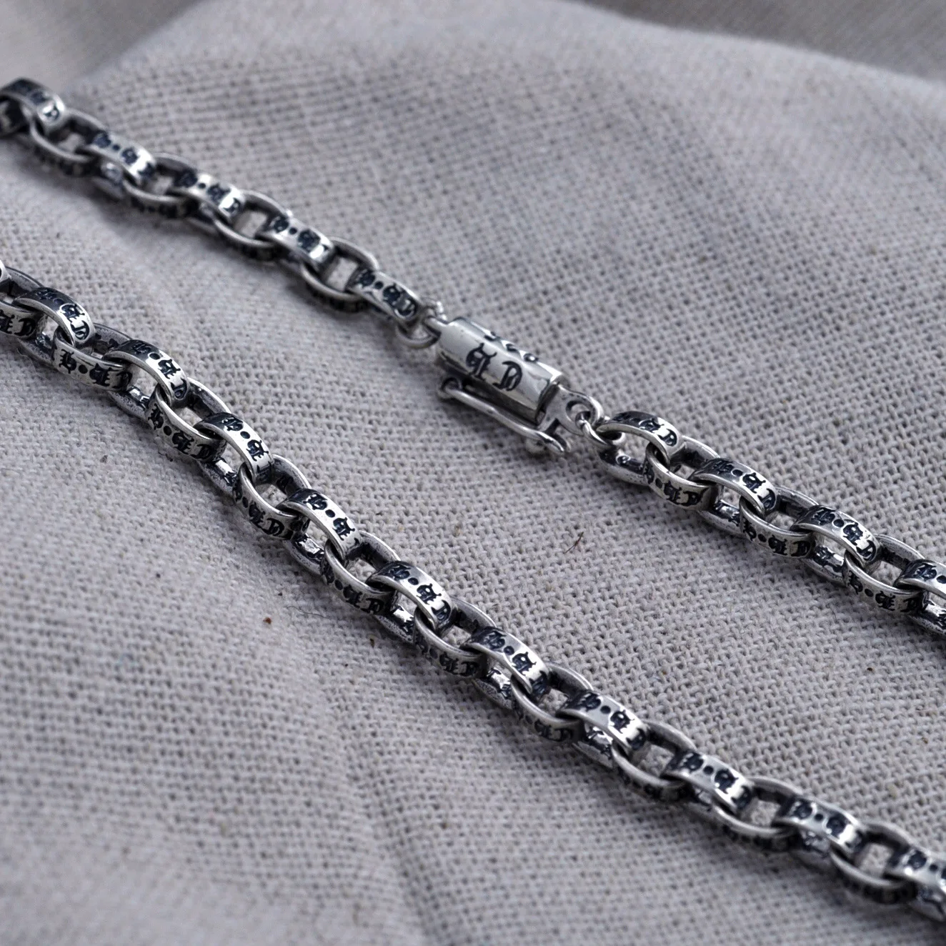 

S925 Sterling Silver Ch Thai Silver men's Pendant Necklace Oval Wild Sweater Chain Retro Clavicle Female Silver Wholesale